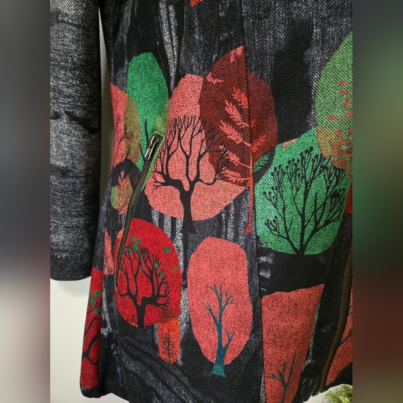 FUNSPORT lightweight Tree Adorned Jacket With Statement Collar. Size Small - Picture 3 of 13
